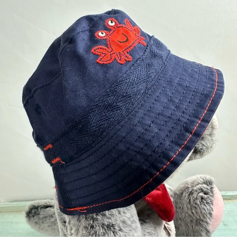 CARTER'S kid's bucket hat in navy with red crab - size 3-9 months